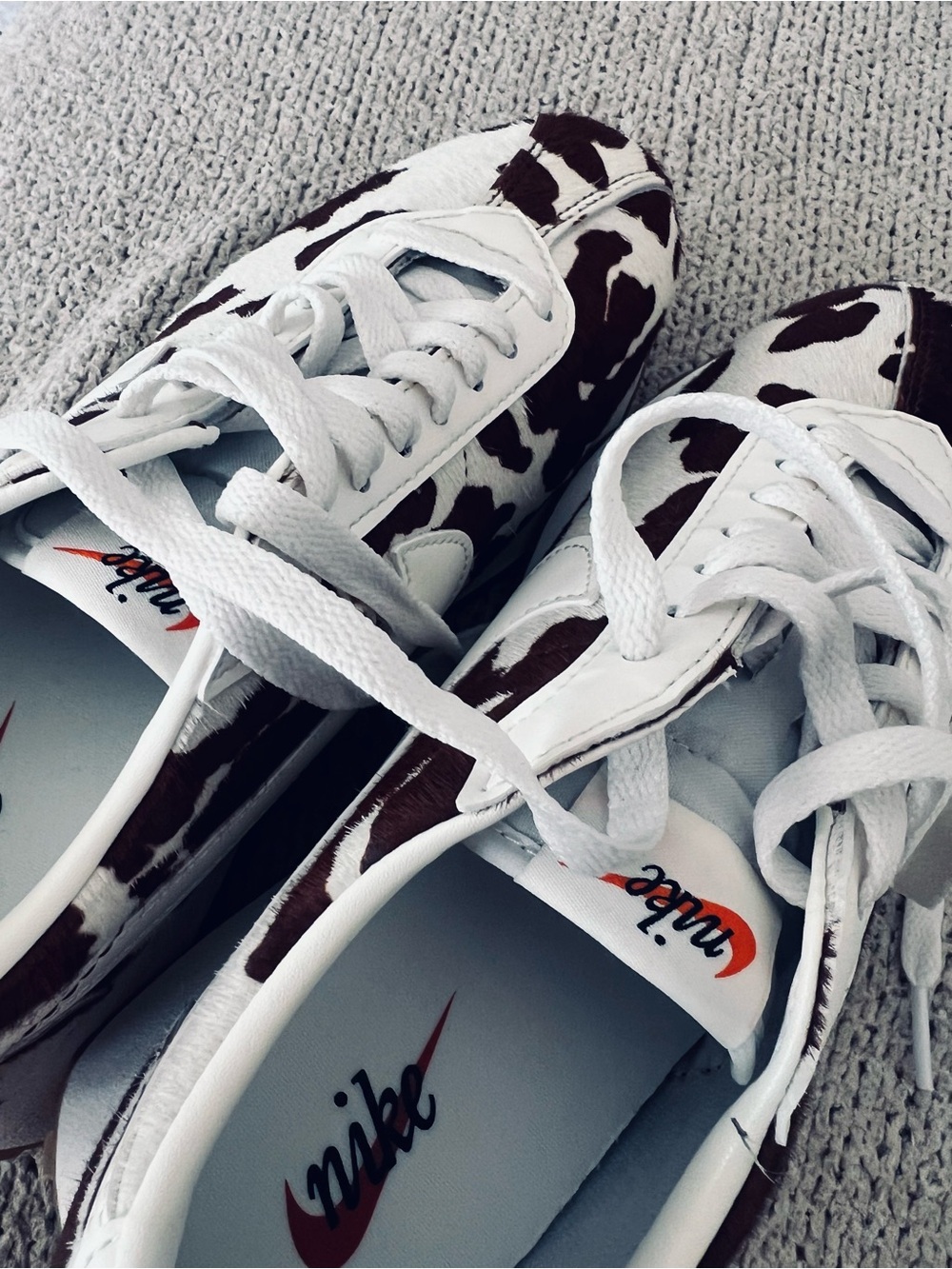 Nike pony hair cow ๐ print sneakers 9 - Picture 3 of 9